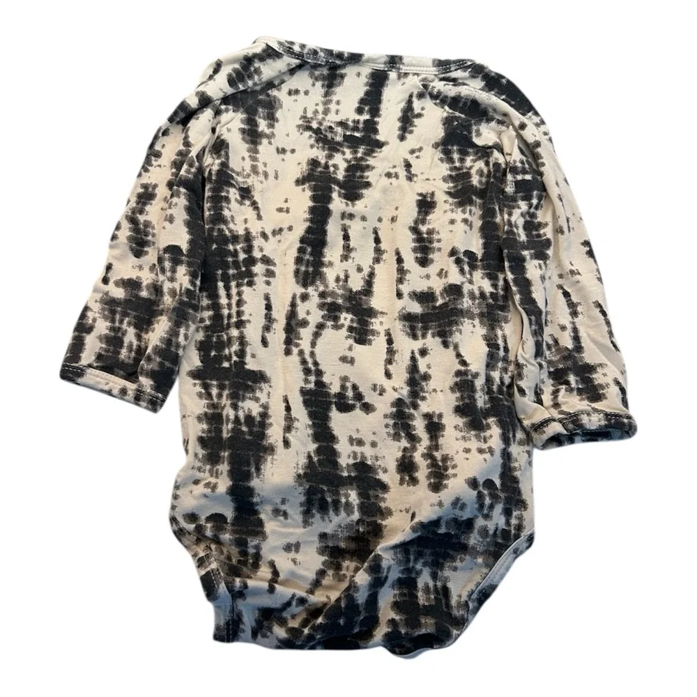 The Woods by‎ Kate Quinn Long Sleeve Bamboo Onesie Size 12-18 Months